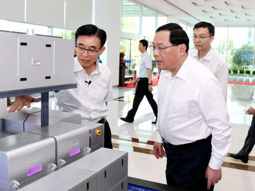 李強(qiáng)調(diào)研上海半導(dǎo)體產(chǎn)業(yè)，強(qiáng)調(diào)集中力量突破核心關(guān)鍵技術(shù)，強(qiáng)化技術(shù)服務(wù)支撐